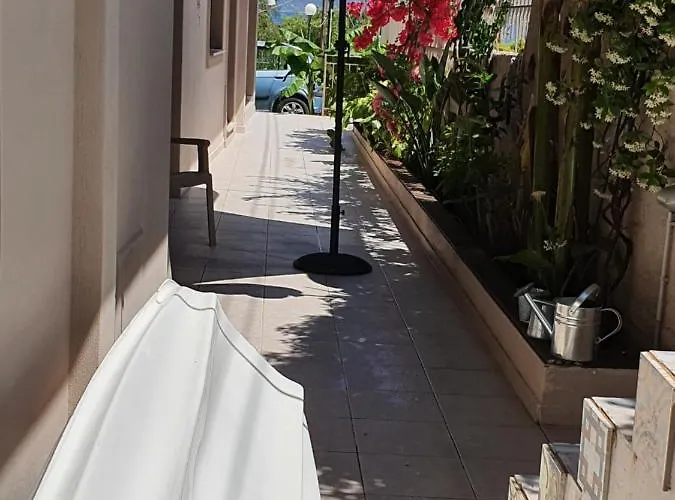 Дом отдыха Helen Of Troy House *